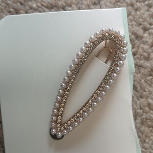 Elegant Pearl and Gold Hair Clip